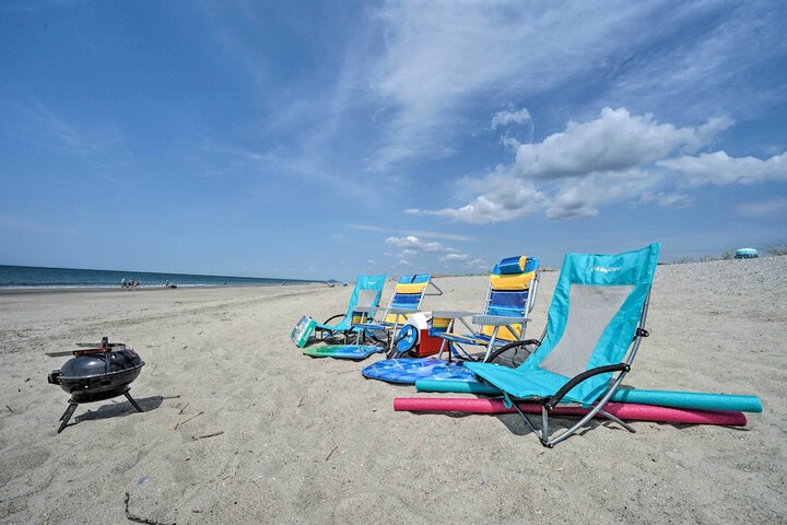 Oak Island Beachfront Condo w / Community Pool