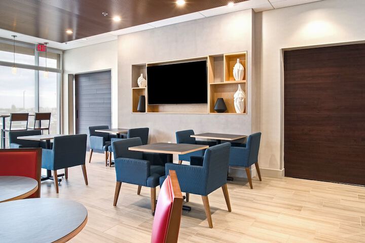 Holiday Inn Express & Suites Racine by IHG