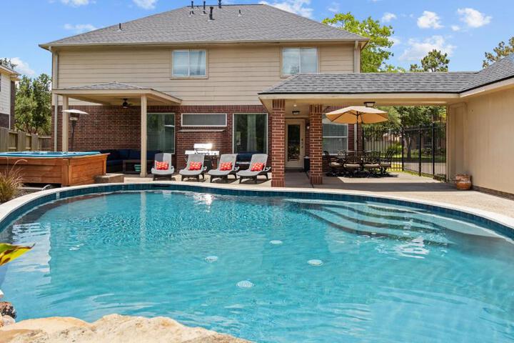 Upscale 4BR Cypress Home w Pool Hot Tub, Theater, Sleeps 20