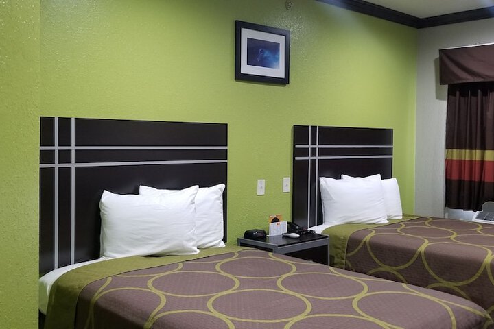 Room 21 of 47
