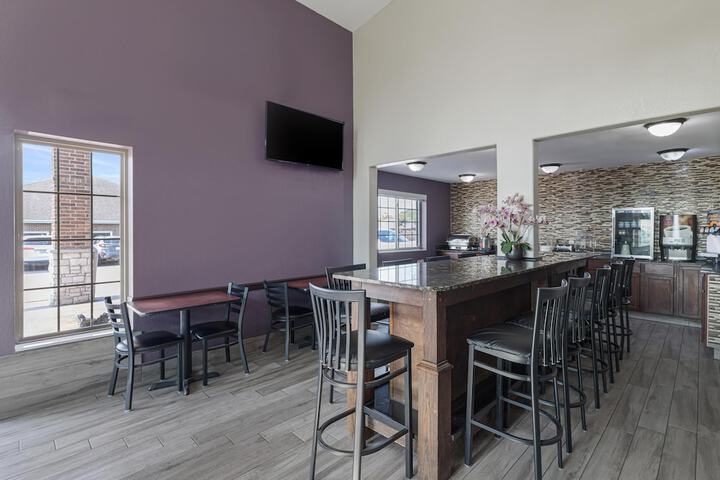 SureStay Plus Hotel by Best Western Kearney Liberty North