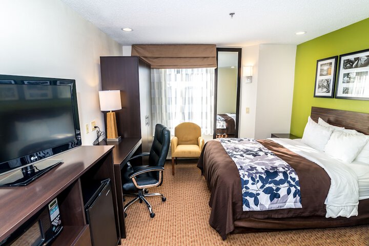 Room 16 of 40