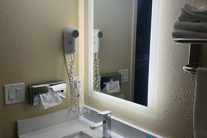 Room 13 of 17