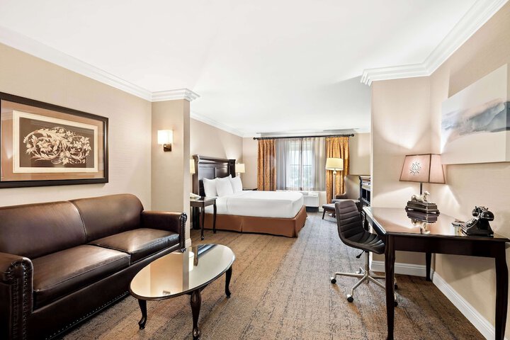 Room 25 of 38