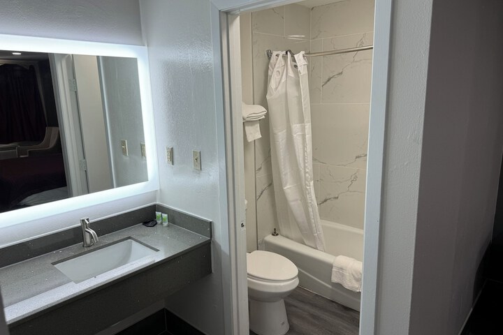 Room 3 of 7