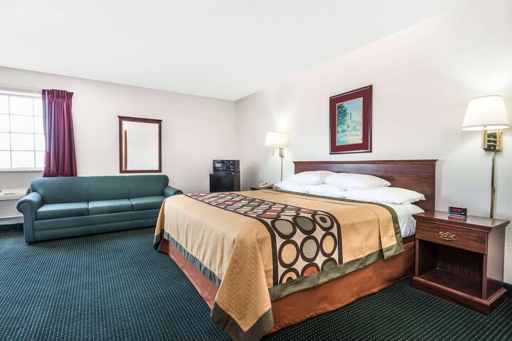 Room 7 of 16