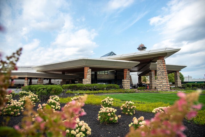 Mohegan Pennsylvania Casino Resort - Adults Only 21+