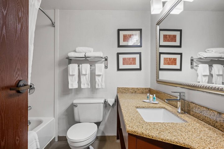Comfort Suites Near Casinos Norwich-Uncasville CT