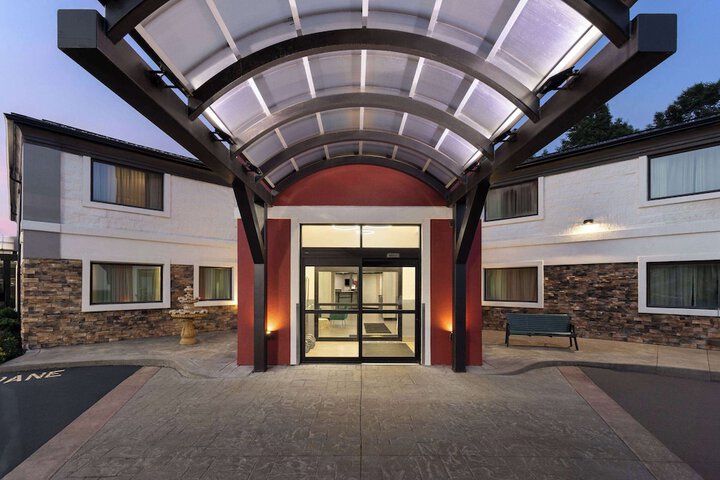 La Quinta Inn by Wyndham Buffalo Airport