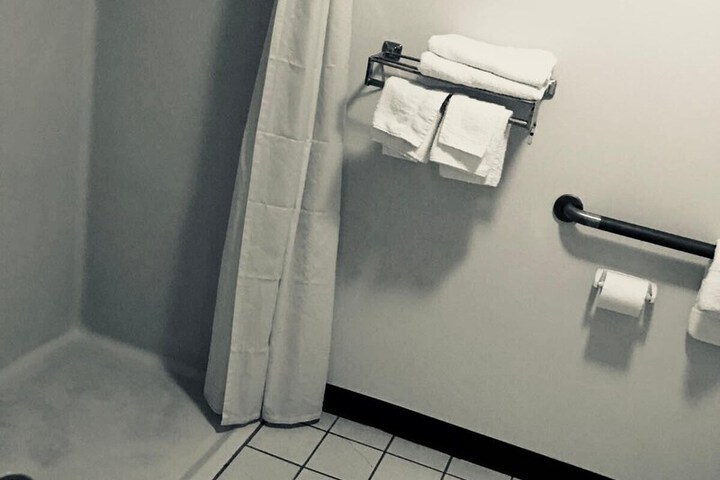 Room 16 of 28
