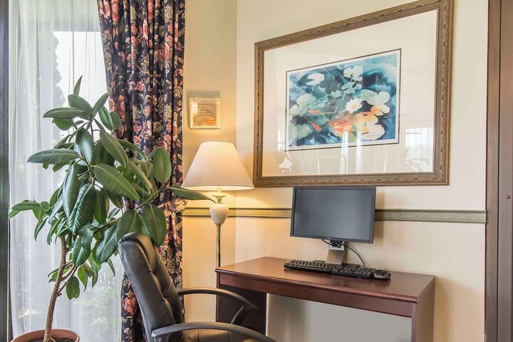Quality Hotel & Suites