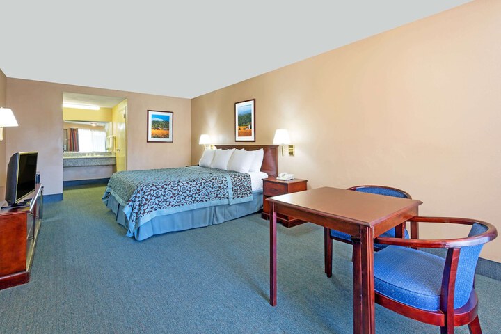Room 7 of 15