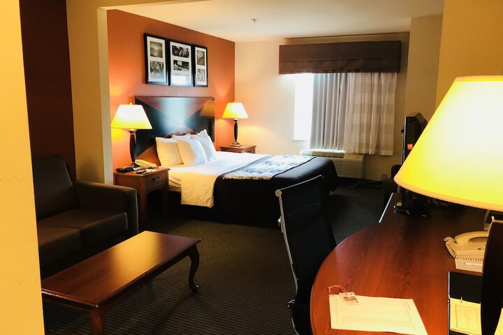 Room 43 of 77
