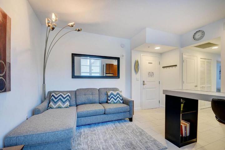 One bedroom in amazing condoBeach pass included!