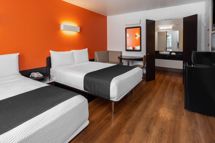 Room 10 of 23