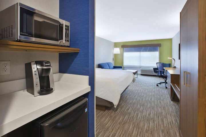 Room 13 of 40