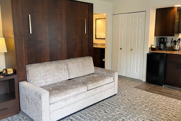 Room 11 of 18