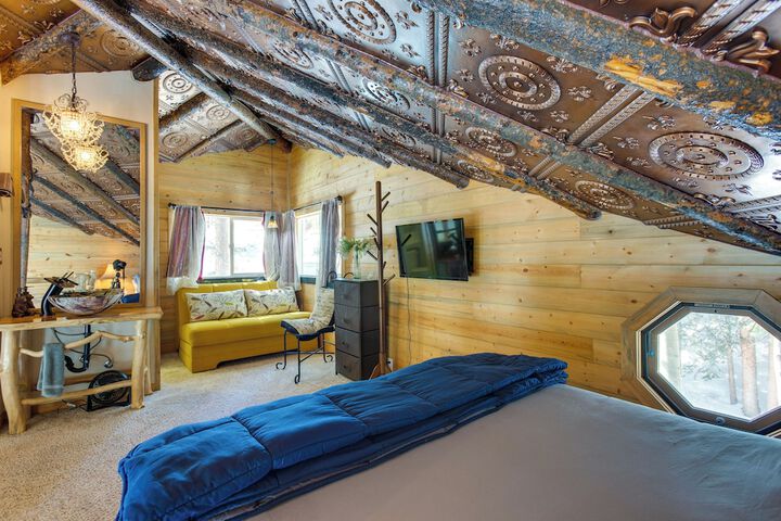 Idaho Springs Cabin w / Hot Tub on Half Acre!
