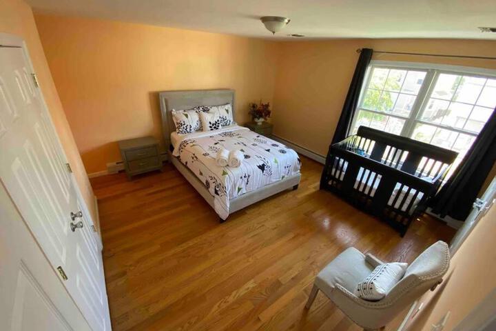 Family 3-bedroom home (2nd floor near EWR / Outlet)