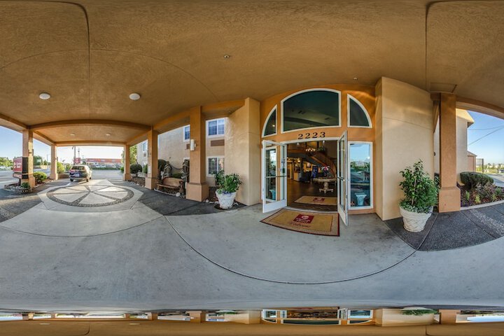 Clarion Hotel by Humboldt Bay