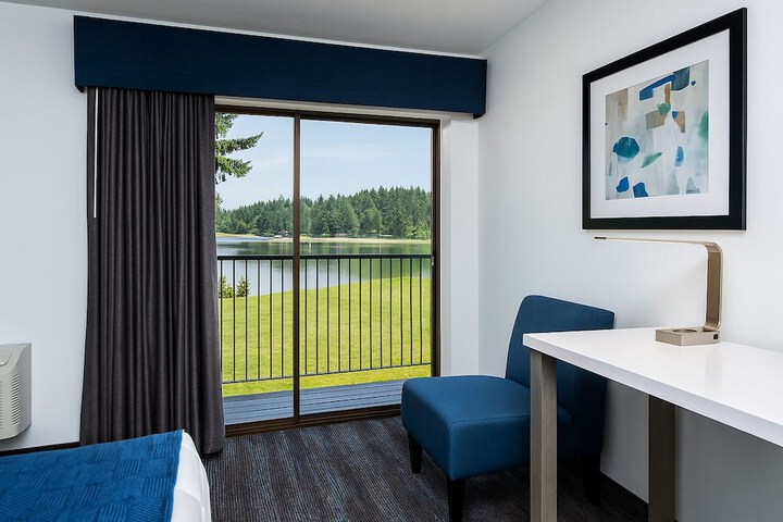Oyster Bay Inn & Suites