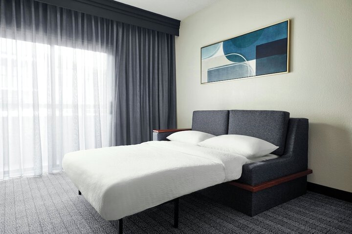 Courtyard by Marriott St. Louis Westport Plaza