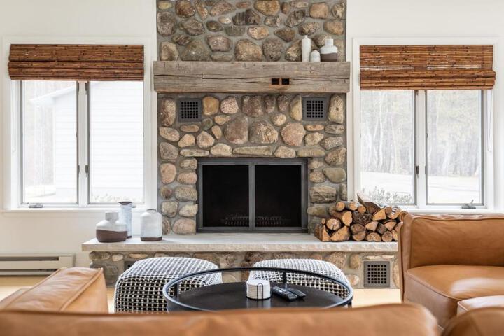 Sandbar Cedar Cottage on Lake Leelanau
