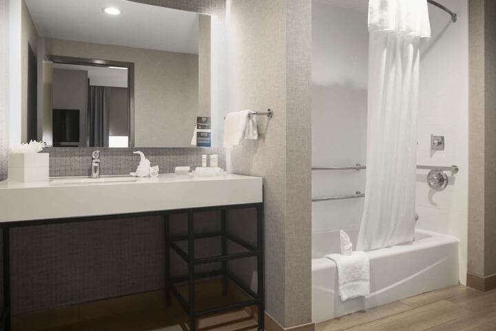 Room 10 of 24