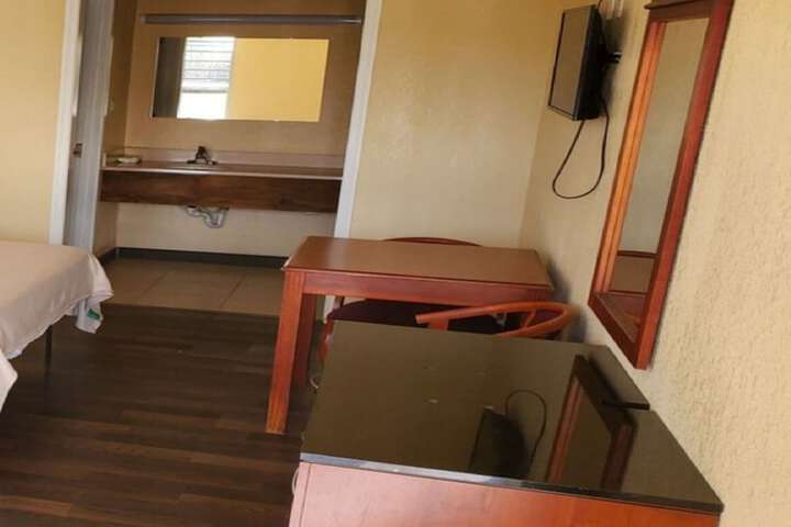 Room 9 of 17