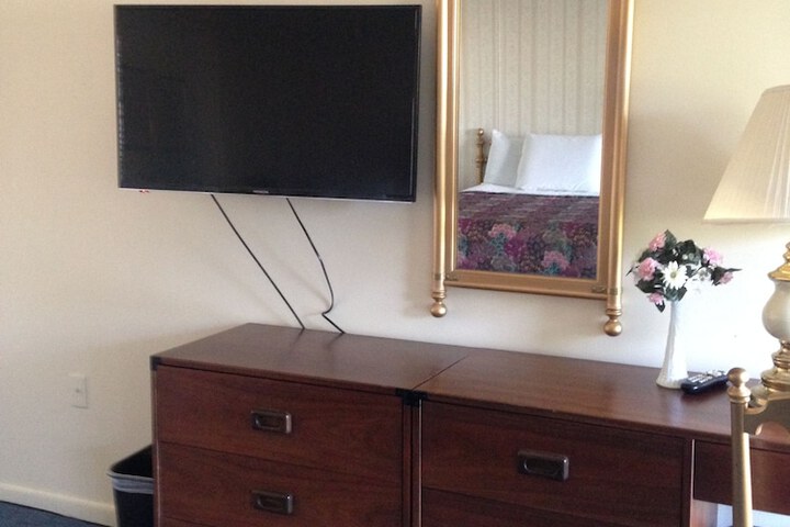 Room 11 of 37