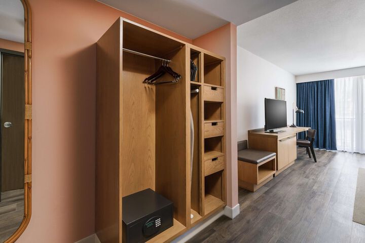 Room 35 of 61