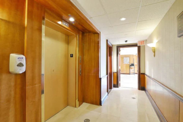 Ballroom/Hall 22 of 23