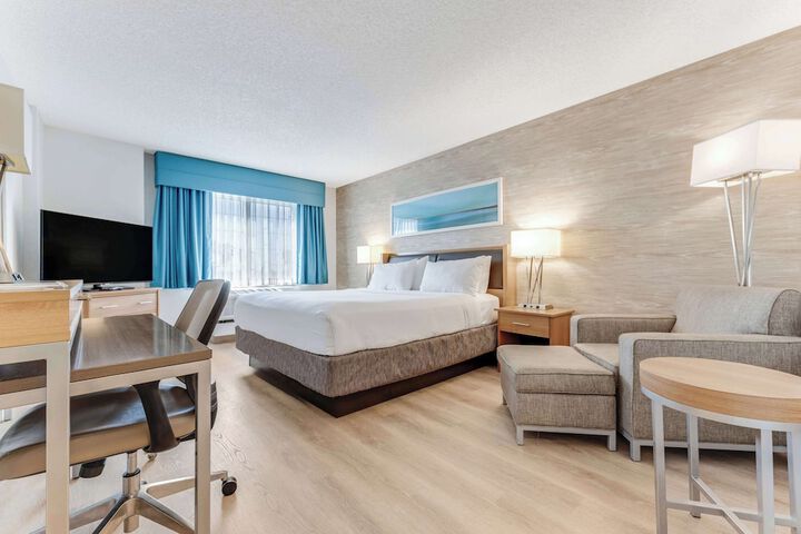 Room 32 of 43