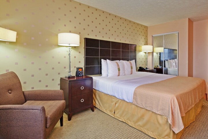 Room 10 of 30