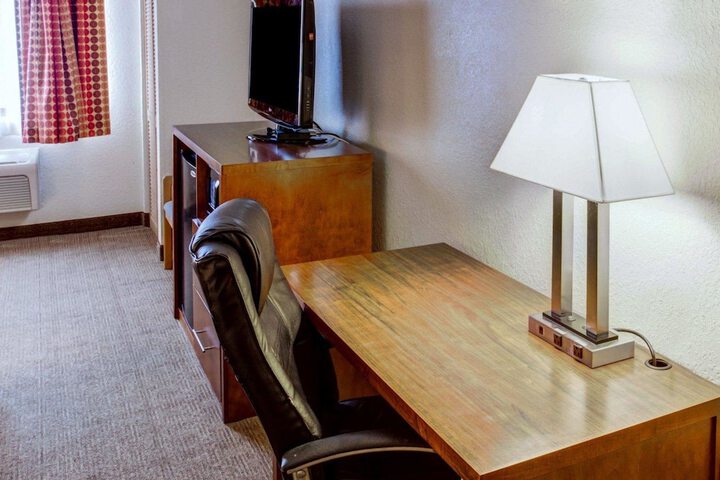 Room 7 of 16