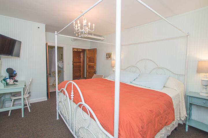 Room 53 of 162