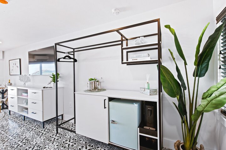 Room 33 of 42