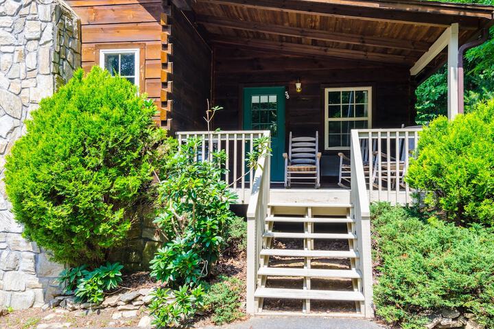 Highland Hills Motel and Cabins – a Master Hosts Resort