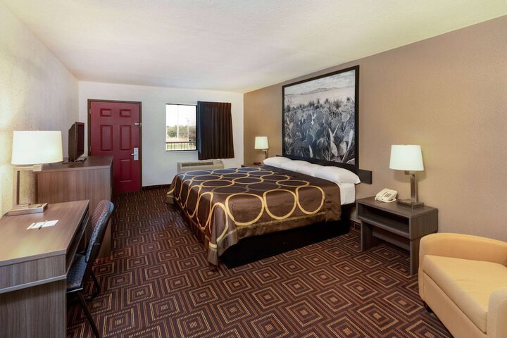 Room 8 of 29