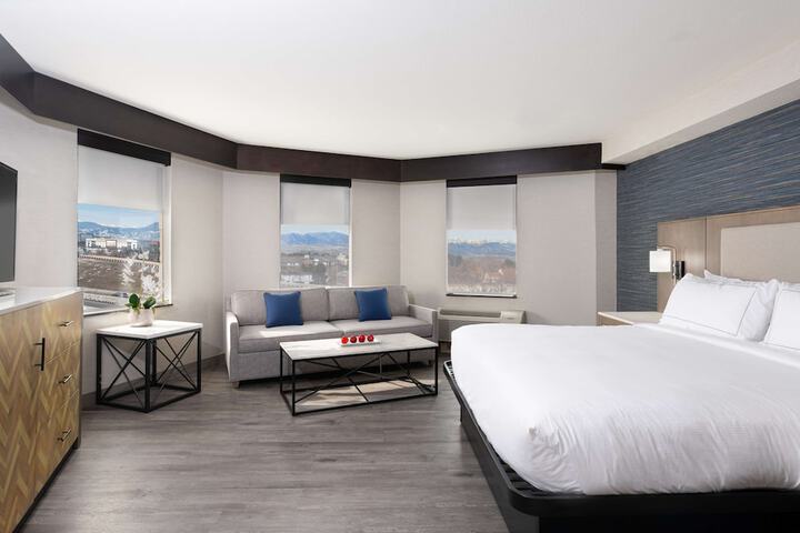 Room 17 of 36