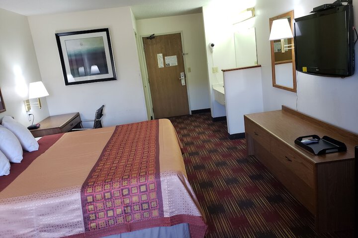 Americas Best Value Inn & Suites Harrisonville