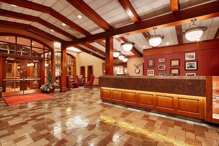 Hotel Interior 10 of 27