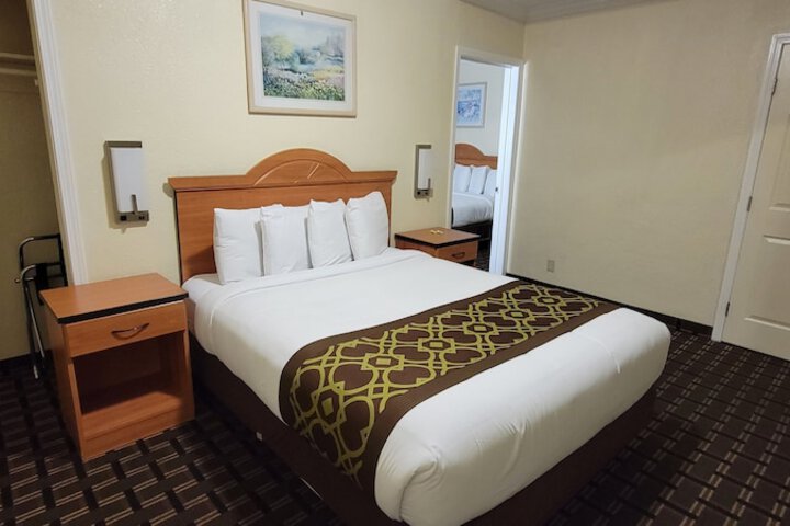 Room 54 of 76