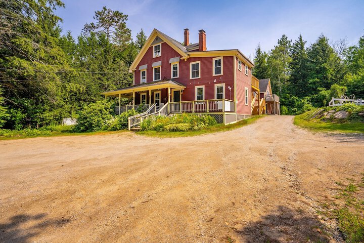 The Aurora Inn & Cottages