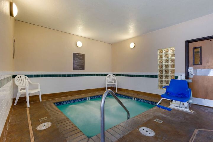 Pool 10 of 51