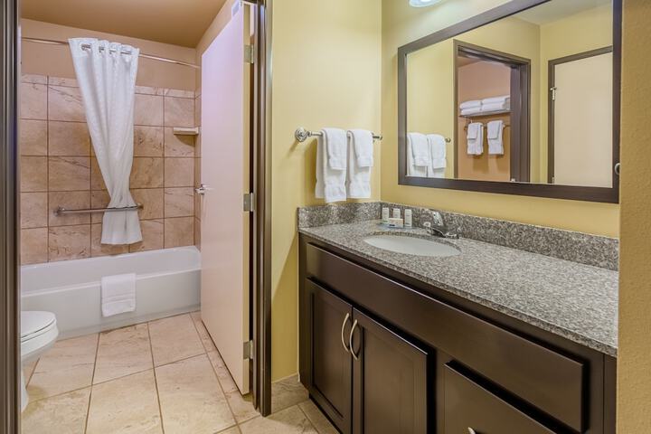 Room 10 of 28