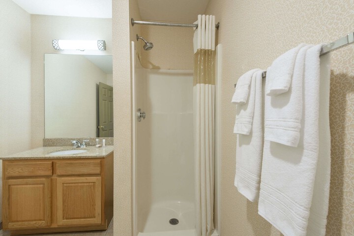 Room 4 of 16