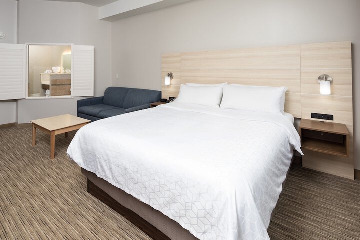 Holiday Inn Express and Suites Portage by IHG