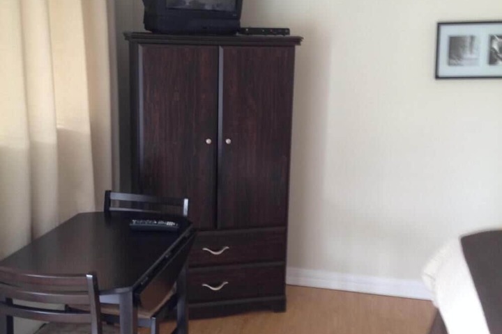 Room 21 of 32
