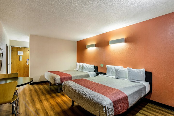 Room 21 of 34